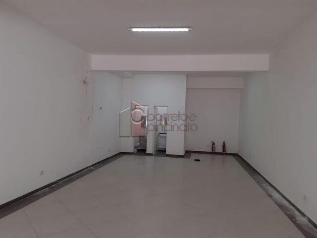 Imagem: O depósito possui 2 Banheiros, 100m² de Área e está