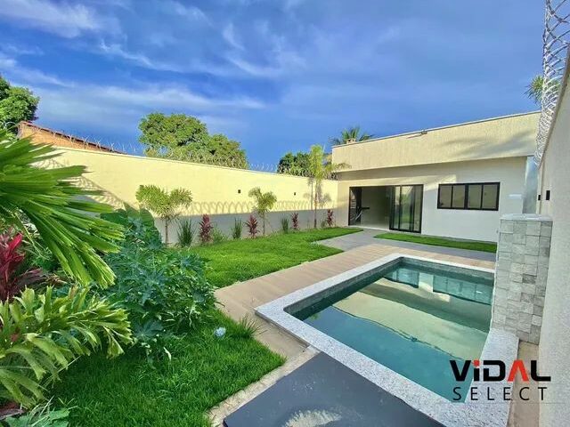 Imagem: A casa possui 3 Dormitórios, 3 Suítes, 3 Banheiros, 4