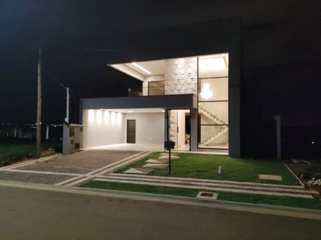 Imagem: A casa possui 4 Dormitórios, 4 Suítes, 5 Banheiros, 2