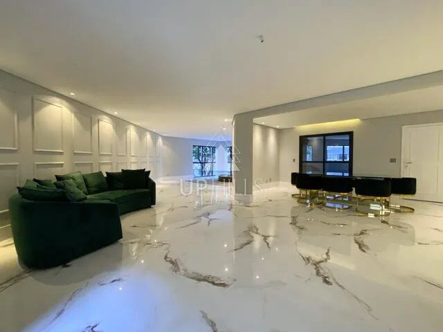 Imagem 2: Apartamento com 5 Dormotórios Sendo 3 Suítes para Locação no Batel!