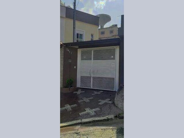 Imagem: A casa possui 2 Dormitórios, 3 Banheiros, 2 Vagas na