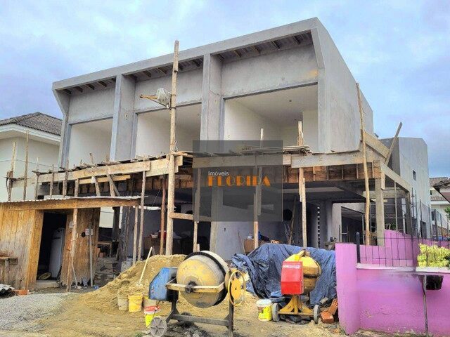 Imagem 7: Casa na Praia do Campeche com 3 Dormitórios - 1 Suíte e Jardim de Inverno