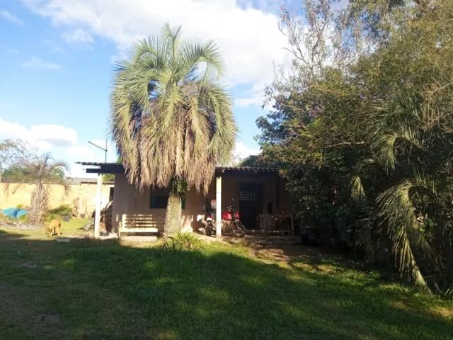 Imagem: Casa com Banheiro, 1 Quarto e Varanda, em