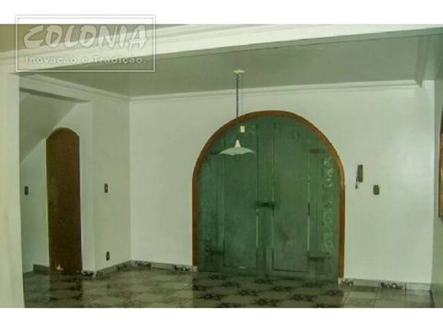 Imagem: A casa possui 3 Dormitórios, 1 Banheiro, 4 Vagas na