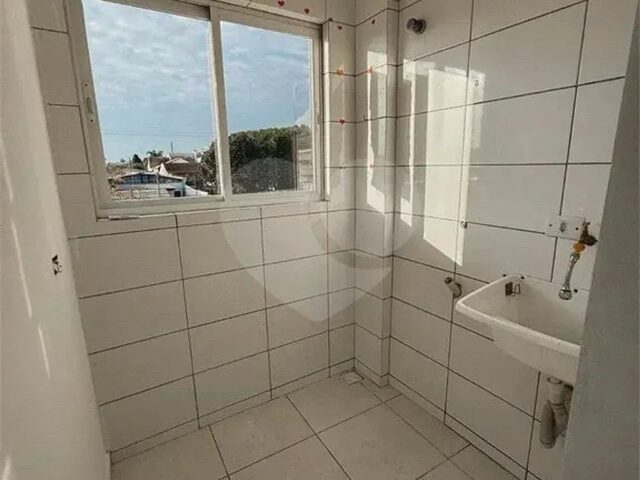 Imagem 11: Imóvel para Venda Possui 54 Metros Quadrados com 2 Quartos em Capão Raso - Curitiba - Pr