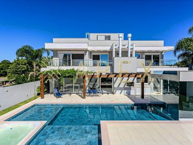 Imagem 13: Casa para Aluguel com 700 Metros Quadrados com 5 Quartos.