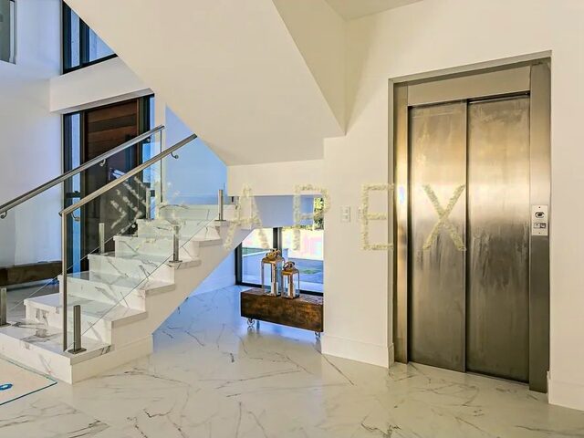Imagem 15: Casa para Aluguel com 700 Metros Quadrados com 5 Quartos.