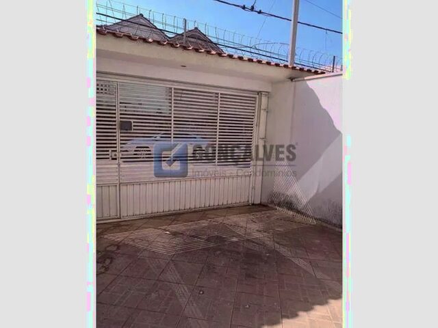 Imagem: A casa possui 3 Dormitórios, 1 Suíte, 2 Banheiros, 2