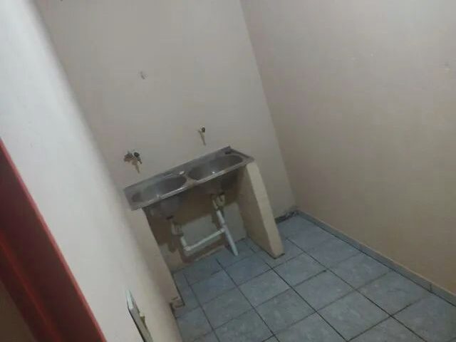 Imagem 2: Casa de Aluguel Casa com 1 dormitório