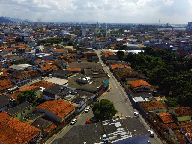 Imagem 6: Vendo Predio Comercial Escriturado com 8 Casas e Apt. Prox. Av.central Laranjeiras. Facili