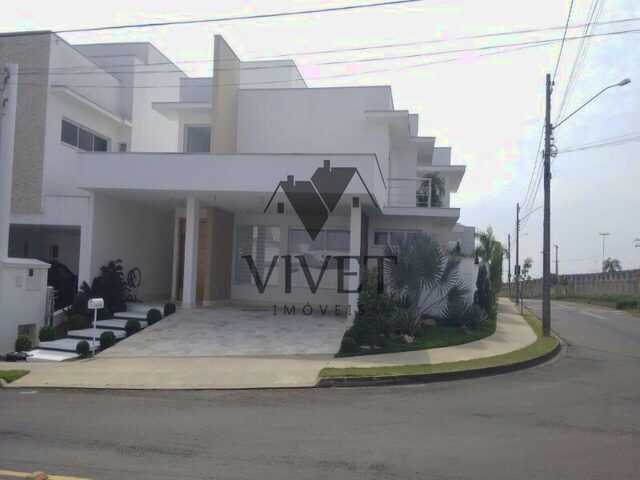 Imagem: A casa em condomínio possui 4 Dormitórios, 4 Suítes, 6