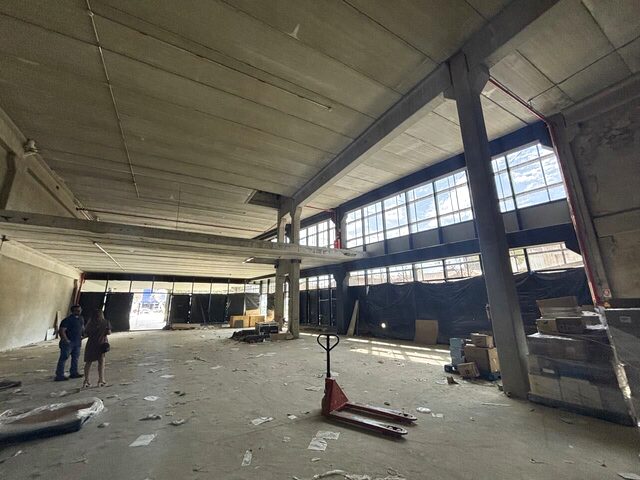 Imagem: A sala comercial possui 4 Banheiros, 6 Vagas na garagem,