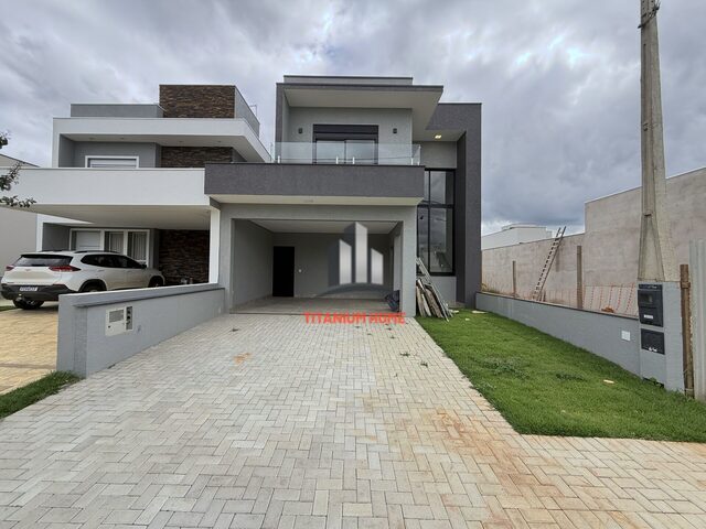 Imagem: A casa em condomínio possui 3 Dormitórios, 3 Suítes, 3