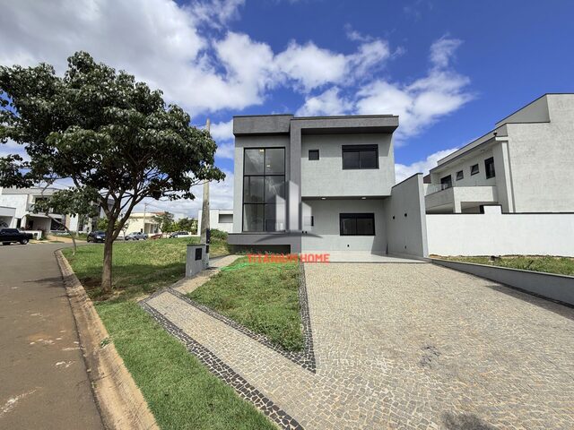 Imagem: A casa em condomínio possui 3 Dormitórios, 3 Suítes, 3
