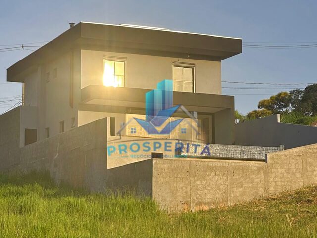 Imagem: A casa possui 3 Dormitórios, 3 Suítes, 2 Banheiros, 4