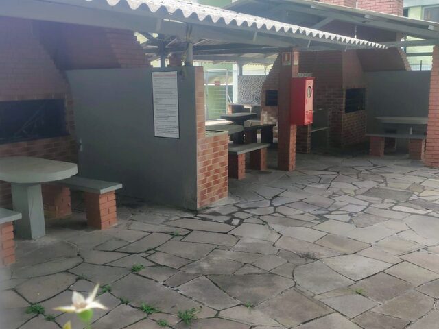 Imagem 7: Apartamento de 2 dormitórios , portaria , salão de festas com churrsaqueira !