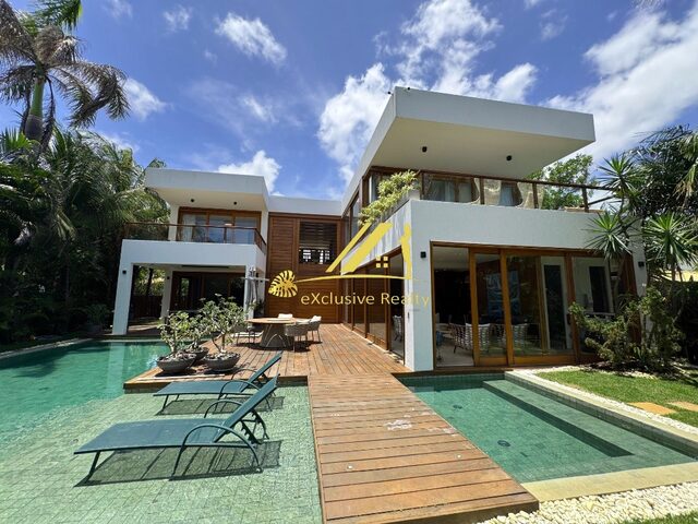 Imagem: Casa de luxo em Guarajuba. 5 suítes, com