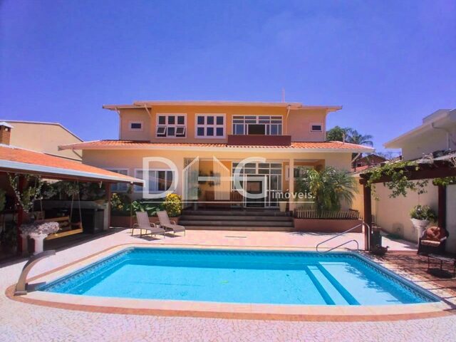 Imagem: A casa possui 4 Dormitórios, 3 Suítes, 6 Banheiros, 6