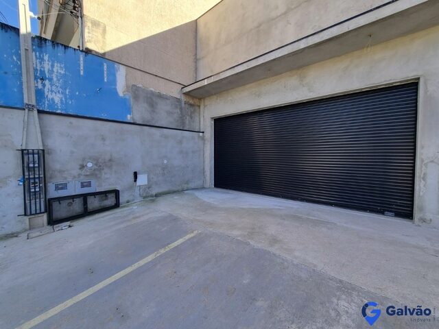 Imagem: A loja possui 2 Banheiros, 5 Vagas na garagem, 224m² de