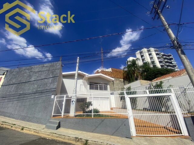 Imagem: A loja possui 3 Dormitórios, 1 Suíte, 2 Banheiros, 4