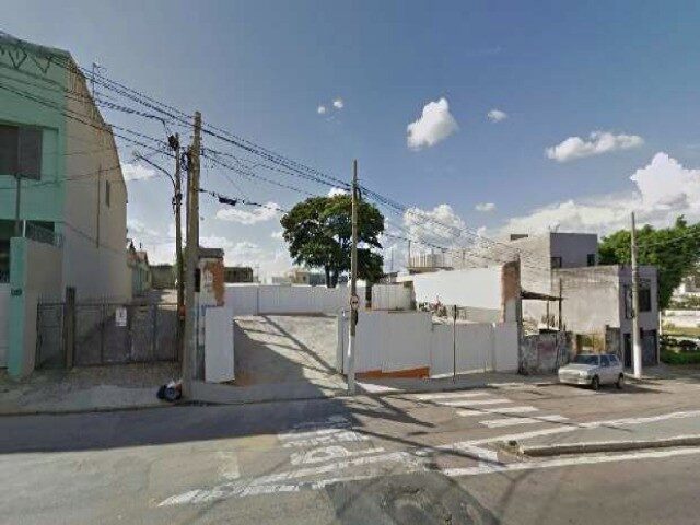 Imagem: O terreno possui 1.400m² de Área Privada e está