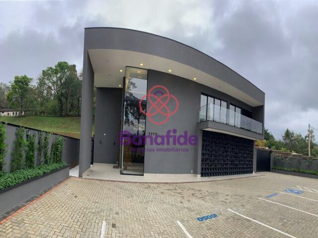 Imagem: A loja possui 2 Banheiros, 6 Vagas na garagem, 157m² de