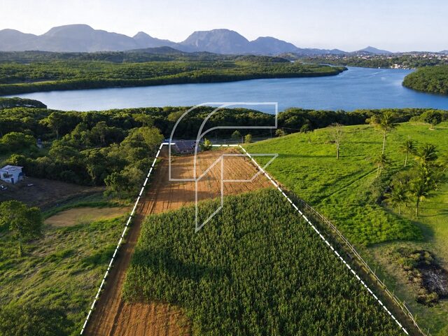 Imagem: Área 9.500m² com Vista para o Mar e Montanhas