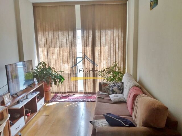 Imagem: O apartamento possui 2 Dormitórios, 1 Banheiro, 2 Vagas na