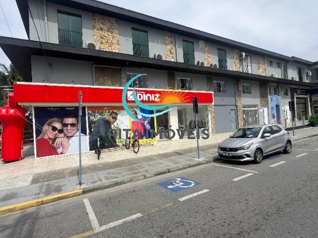 Imagem 6: salão comercial localizado no térreo do prédio Espaço Z, situado...