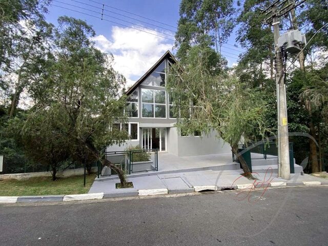 Imagem: A casa em condomínio possui 3 Dormitórios, 3 Suítes, 3