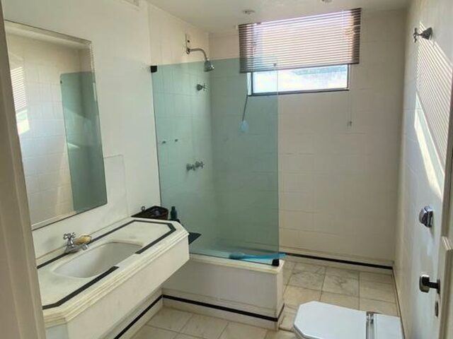 Imagem 15: Casa Triplex 569m2 3 Suítes com Closet, Sala, Cozinha, Banheiros, Quintal, Piscina