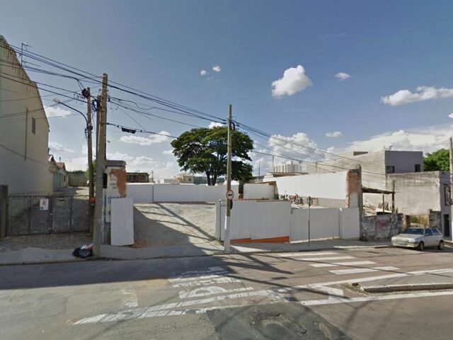 Imagem: O terreno possui 1.400m² de Área Privada e está