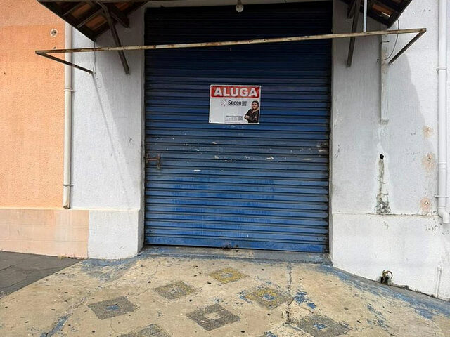 Imagem: A loja possui 1 Banheiro, 250m² de Área e está