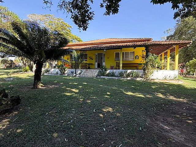 Imagem: A fazenda possui 2 Dormitórios, 3 Suítes, 3 Banheiros,